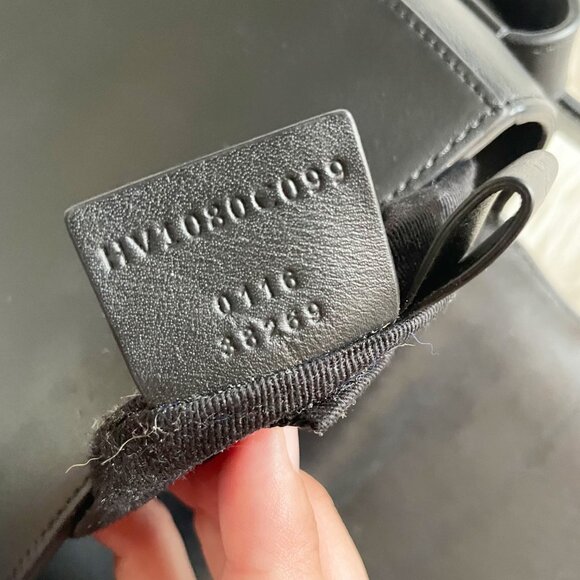 Vince Black White Modern V Python Embossed Leather Crossbody Purse Bag - Picture 8 of 9